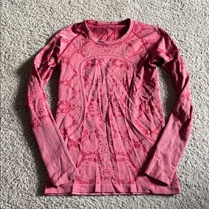 Lululemon workout shirt